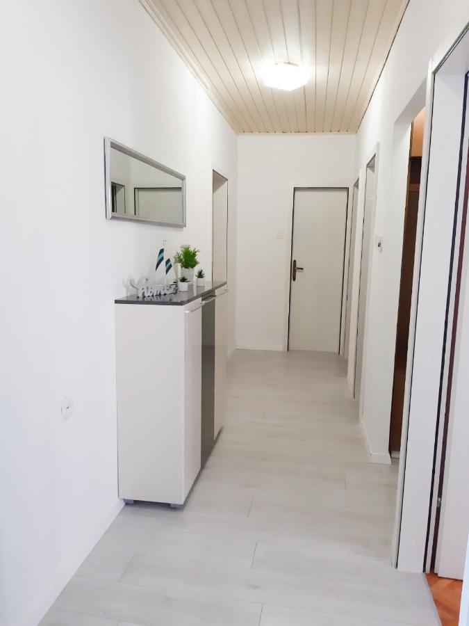 Apartments Sara Подстрана Екстер'єр фото
