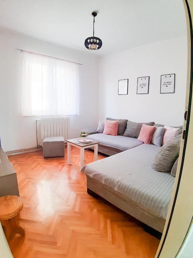 Apartments Sara Подстрана Екстер'єр фото