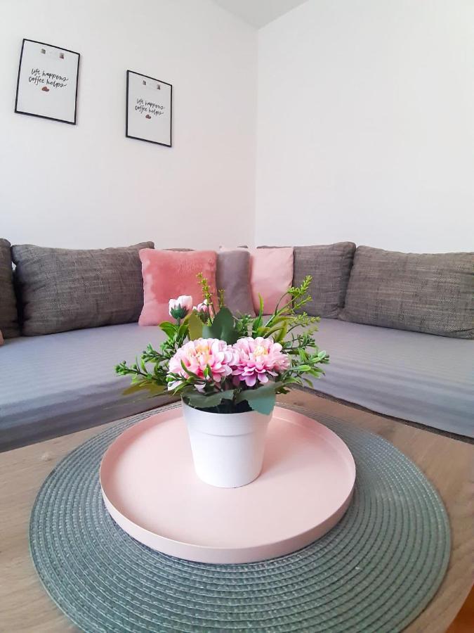 Apartments Sara Подстрана Екстер'єр фото