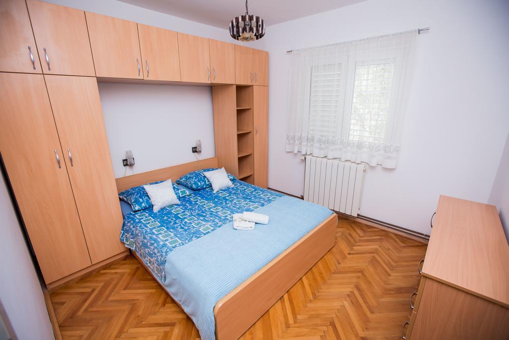 Apartments Sara Подстрана Екстер'єр фото