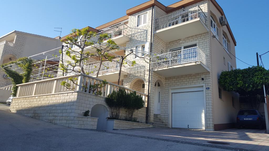 Apartments Sara Подстрана Екстер'єр фото