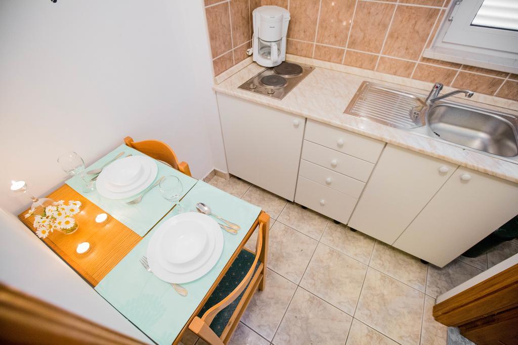 Apartments Sara Подстрана Екстер'єр фото