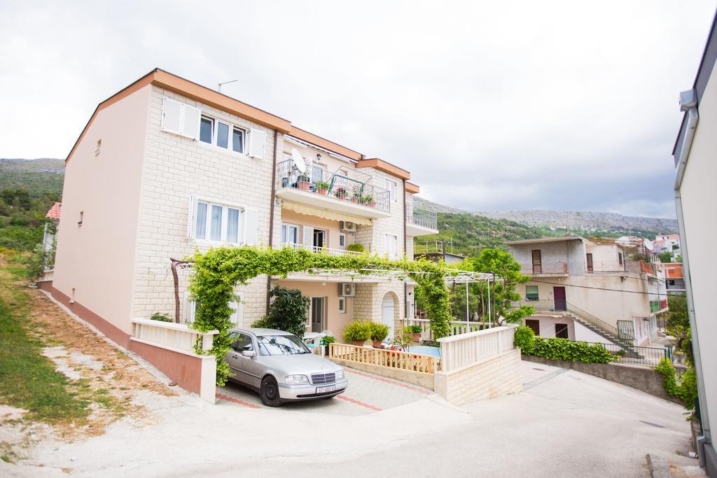Apartments Sara Подстрана Екстер'єр фото