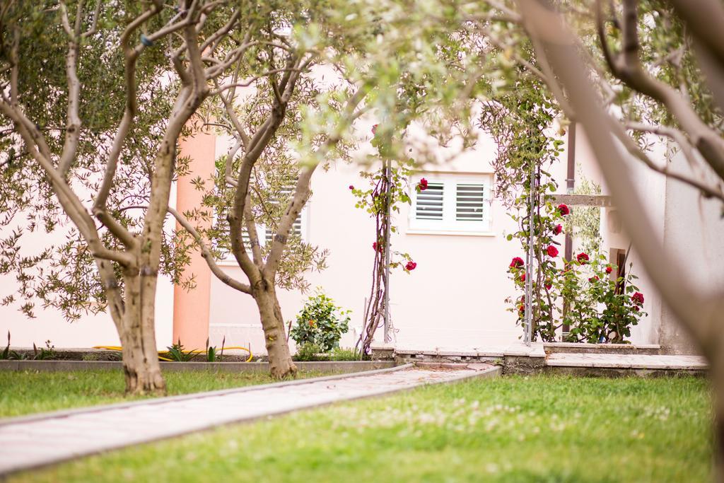 Apartments Sara Подстрана Екстер'єр фото